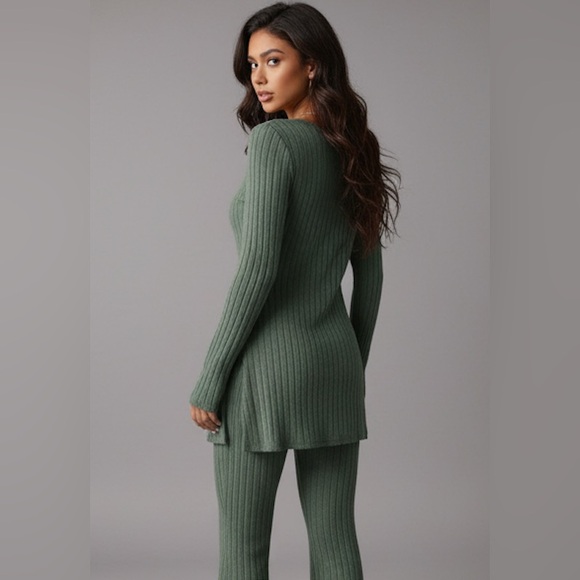 Green Ribbed Split Hem Tee & Flare Leg Pants - Picture 2 of 6